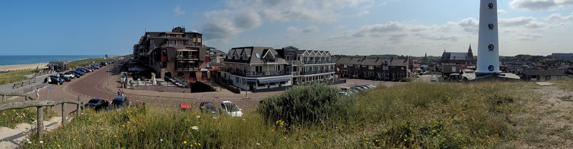 Hotel de Vassy en vuurtoren Egmond aan Zee