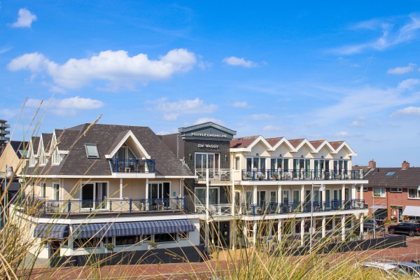 Hotel de Vassy | Voorkant vanuit de duinen